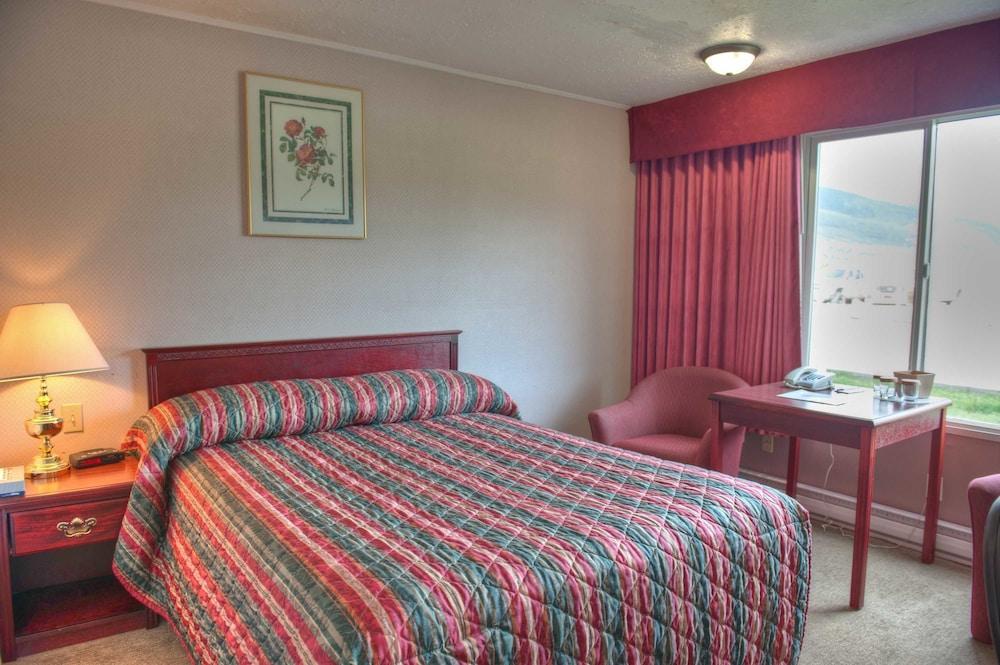 Sandman Inn Mcbride מראה חיצוני תמונה
