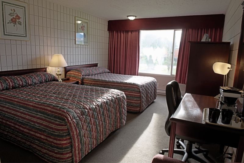Sandman Inn Mcbride מראה חיצוני תמונה